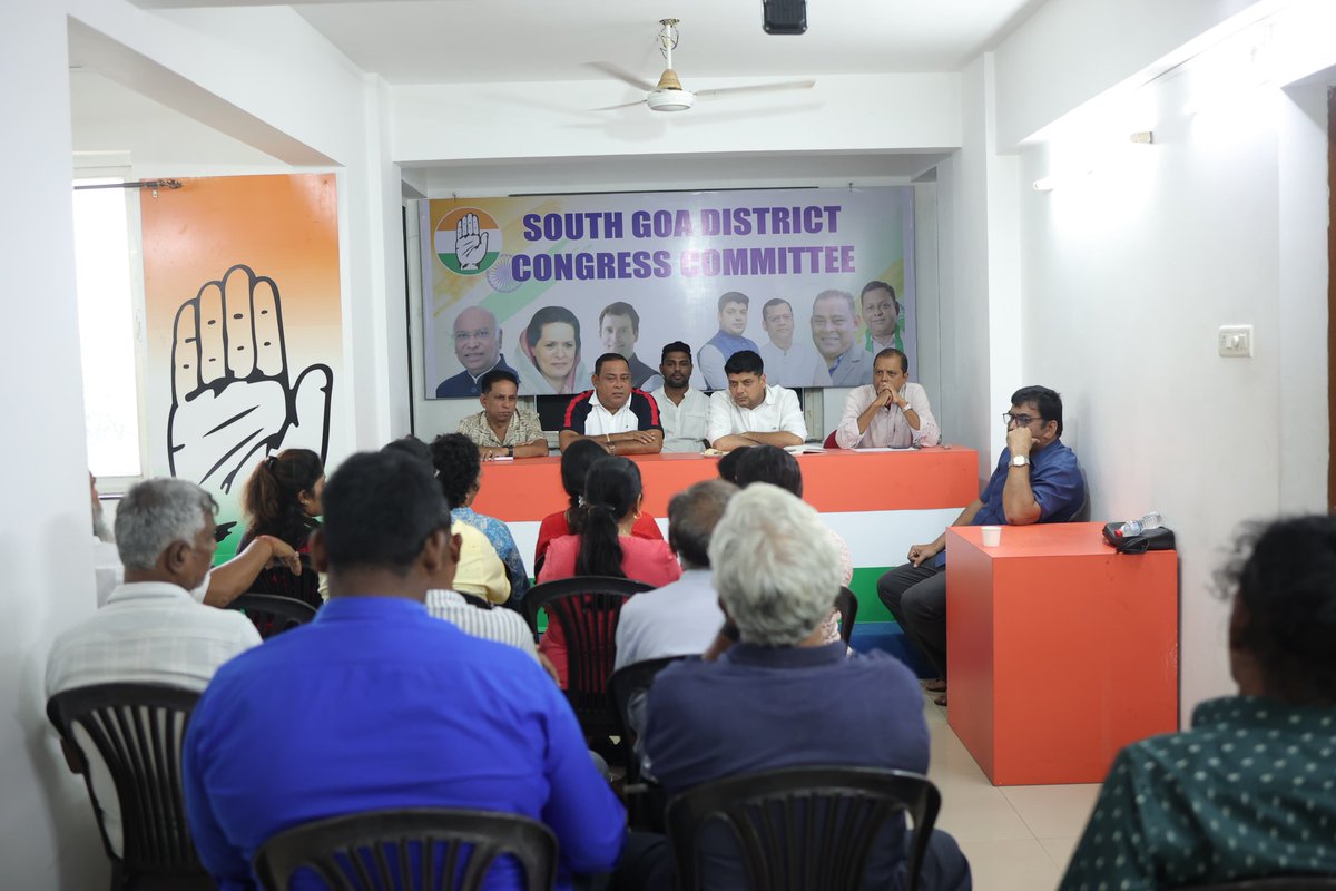 amitspatkar's tweet image. Held an engaging and productive meeting with the Congress Block Committee of Velim. We discussed key local issues, booth-level preparedness, and strategies to further strengthen our grassroots network.

Also present were @INCSGoa President  @SavioDsilvaa, GS @valeseverson, Block…