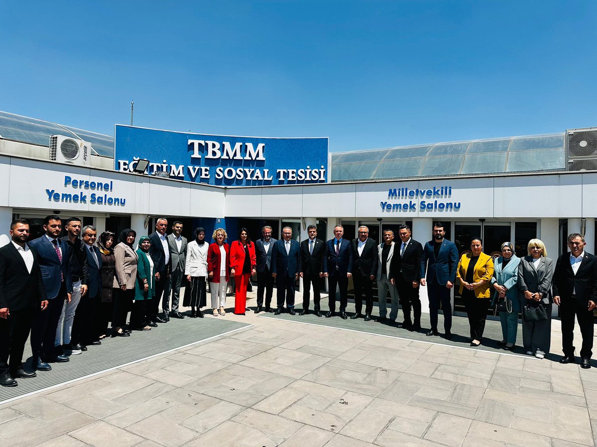 Ankara 1. bölge Milletvekillerimiz ile bölge ilçelerimizin 3 kademe İlçe ve Belediye Başkanlarımızın katılımıyla istişare toplantısı gerçekleştirdik.

İlçelerimizin ihtiyaçlarını, sorunlarını  ve taleplerini detaylıca değerlendirerek, çözüm önerilerimizi konuştuk.