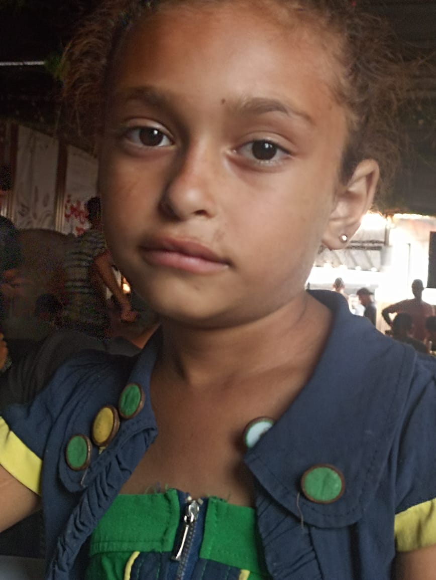 This girl from Ghaza is called Warda which means flower or rose.

<a href="/mahmou62836/">A Hand that Heals... a Heart that Uplifts</a> told me about her family's situation. 

Donate to them: chuffed.org/project/134433…

Follow <a href="/mahmou62836/">A Hand that Heals... a Heart that Uplifts</a> because he helps others