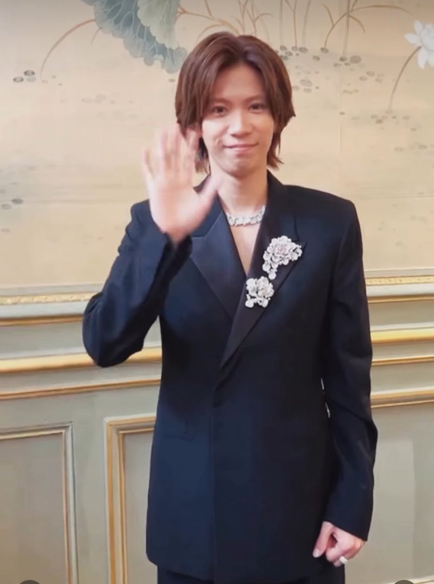 #Number_i の #神宮寺勇太 さんが、パートナーシップを結ぶ #ミキモト のパリでの新作プレビューに参加！新作にちなみ、神宮寺さんに3つの質問をしました💍✨
ぜひチェックして！🔻
instagram.com/reel/DL2JYSfTI…

 #MIKIMOTO #YutaJinguji