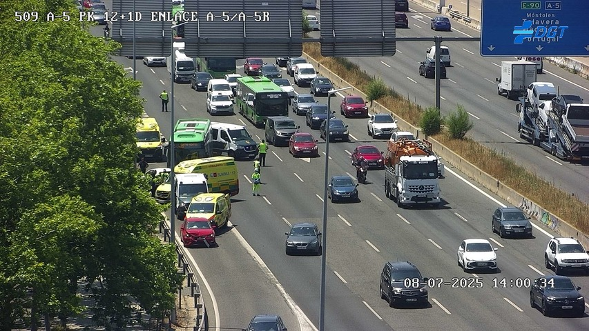 📢🔴Un accidente complica en Madrid  la A-5 de entrada en el entorno de Alcorcón. 

➡️Incidente en el P.K 12.
➡️Provoca el cierre de los carriles derechos.