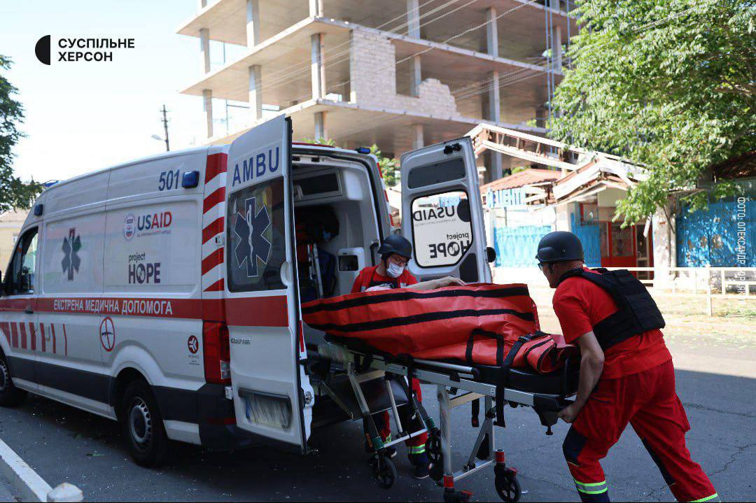 Russia keeps hunting people in Kherson with drones. This time, they attacked a bus stop and a food store for no military  reason  whatsoever.  

Bastards. Monsters.