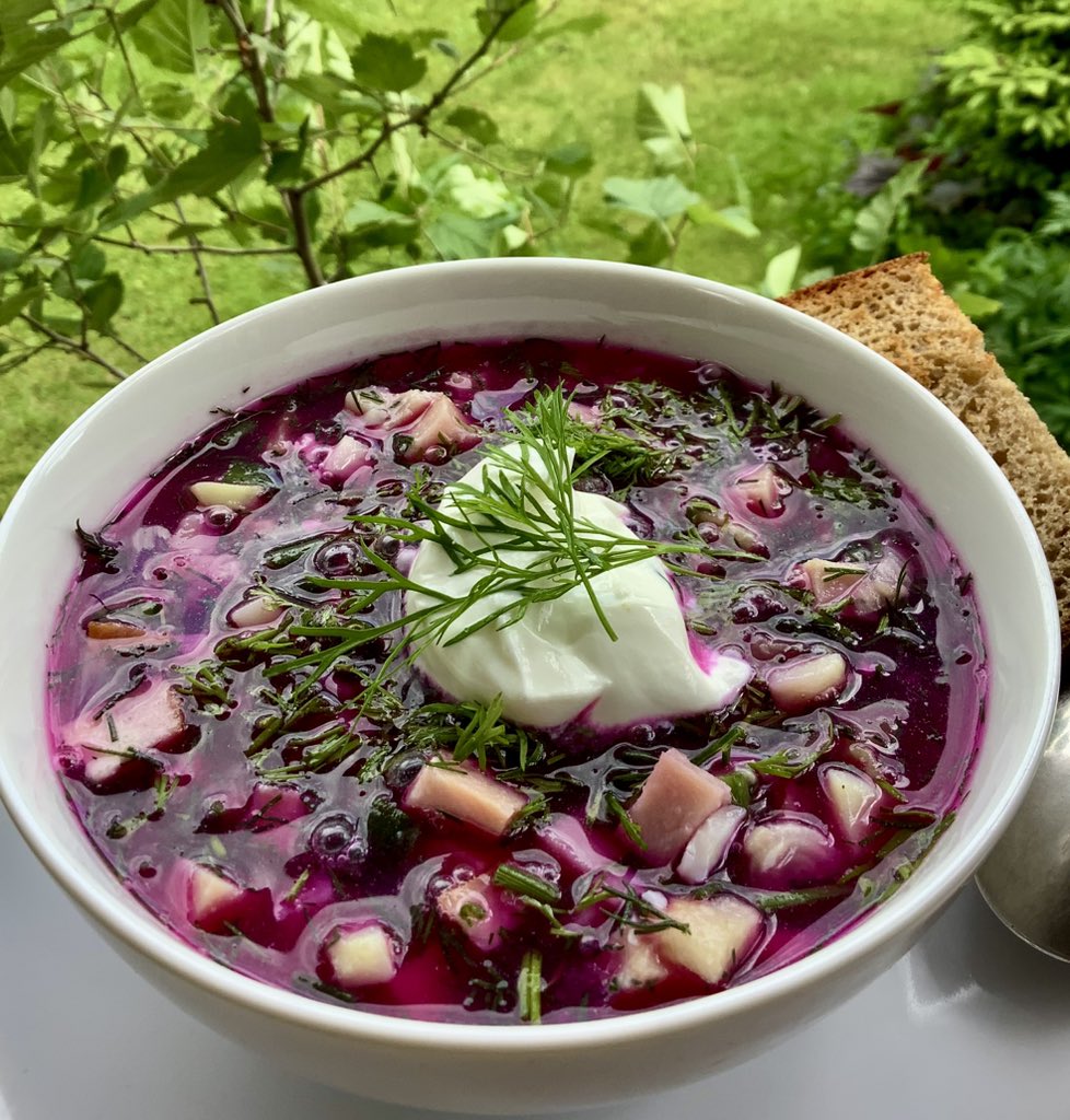 Окрошка на свекольном квасе не только вкусная, но и аутентичная! 😜