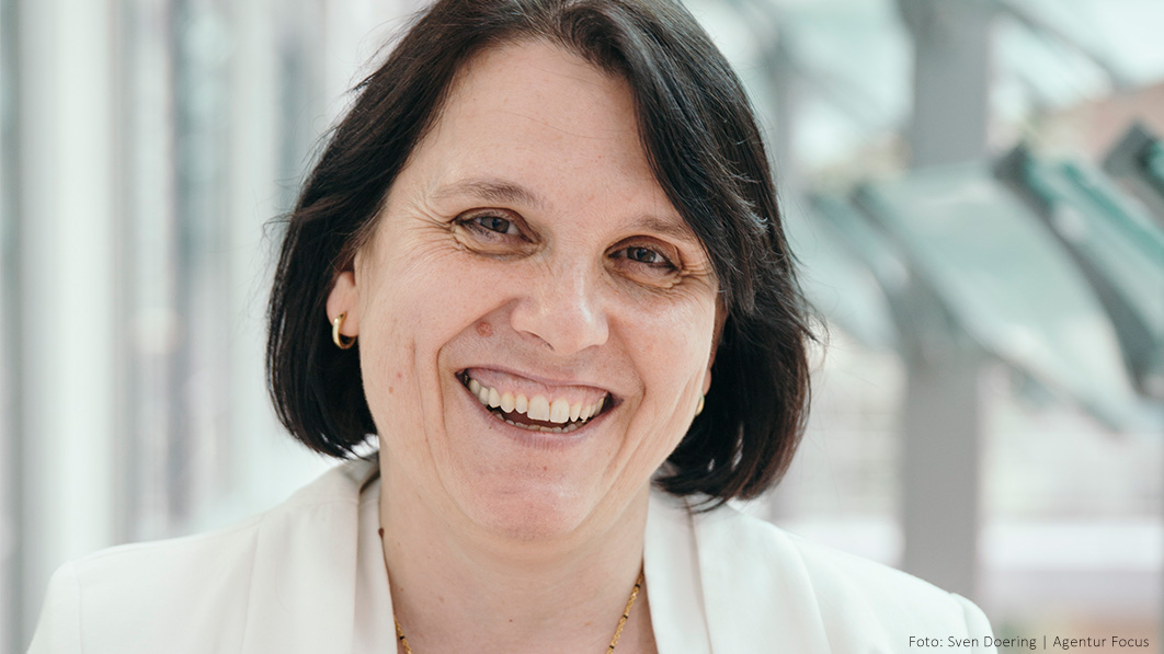 Nationale Akademie der Wissenschaften Leopoldina (@leopoldina) on Twitter photo 🎊 Claudia Felser, Direktorin des Max-Planck-Instituts für Chemische Physik fester Stoffe, wurde mit dem L'Oréal-UNESCO-Preis 2025 geehrt. Die Chemikerin erhielt die Auszeichnung von <a href="/UNESCO/">UNESCO 🏛️ #Education #Sciences #Culture 🇺🇳</a> und Fondation L'Oréal für ihre Forschung zu topologischen Materialien. 🎊 Claudia Felser, Direktorin des Max-Planck-Instituts für Chemische Physik fester Stoffe, wurde mit dem L'Oréal-UNESCO-Preis 2025 geehrt. Die Chemikerin erhielt die Auszeichnung von <a href="/UNESCO/">UNESCO 🏛️ #Education #Sciences #Culture 🇺🇳</a> und Fondation L'Oréal für ihre Forschung zu topologischen Materialien.