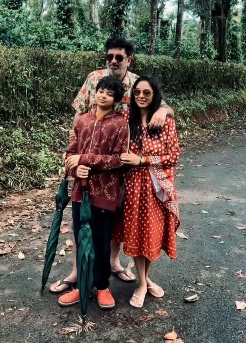 They all look so loving❤️

Bas ye 👇👇dekhkar milta hai sukun❤️

#Anupamaa
#RupaliGanguly