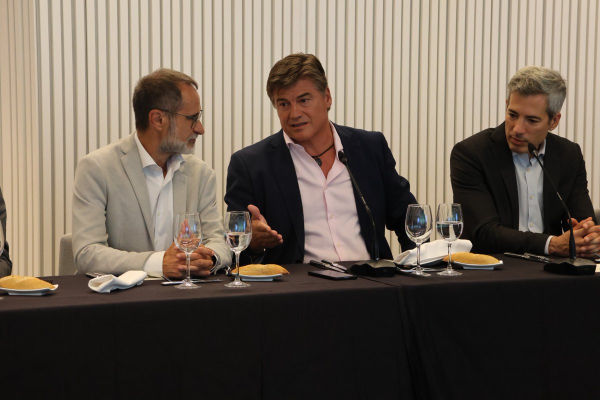 Avui hem mantingut una trobada institucional amb <a href="/RTVECatalunya/">RTVE Catalunya</a>, representada per <a href="/CrespoHaro/">Esteve Crespo Haro</a>, <a href="/OriolNolis/">Oriol Nolis</a> i <a href="/RafaLara_tve/">Rafa Lara</a>.

Ha estat un plaer compartir impressions i debatre qüestions d’actualitat econòmica i empresarial.