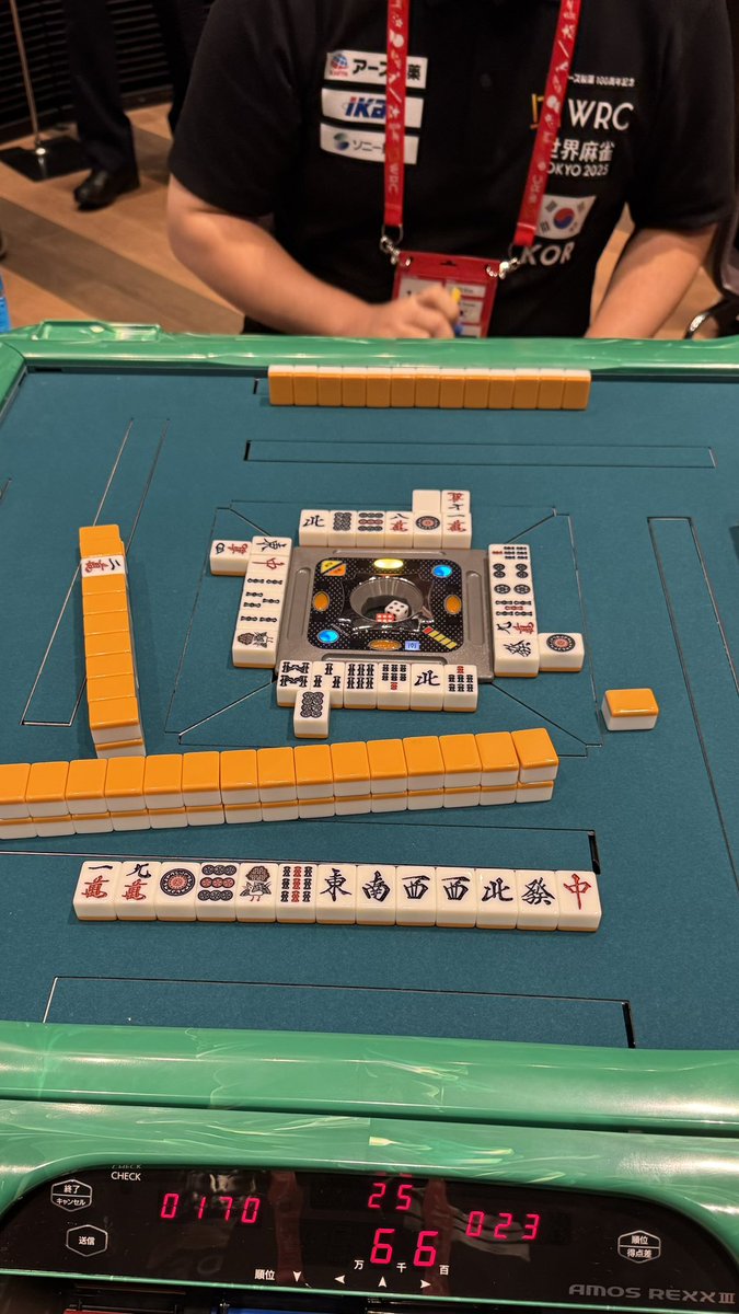 kennethiumchan's tweet photo. After missing 大三元 in the main event, I got 国士無双 in the side event, my 1st IRL Riichi mahjong Yakuman. The spring came too late!
With my “Ron, 32000”, I saw at least two tables turned their head to ours and Katsumata-san at my table clapped for me 😛 #世界麻雀TOKYO2025 https://t.co/bzOAVSUhcC