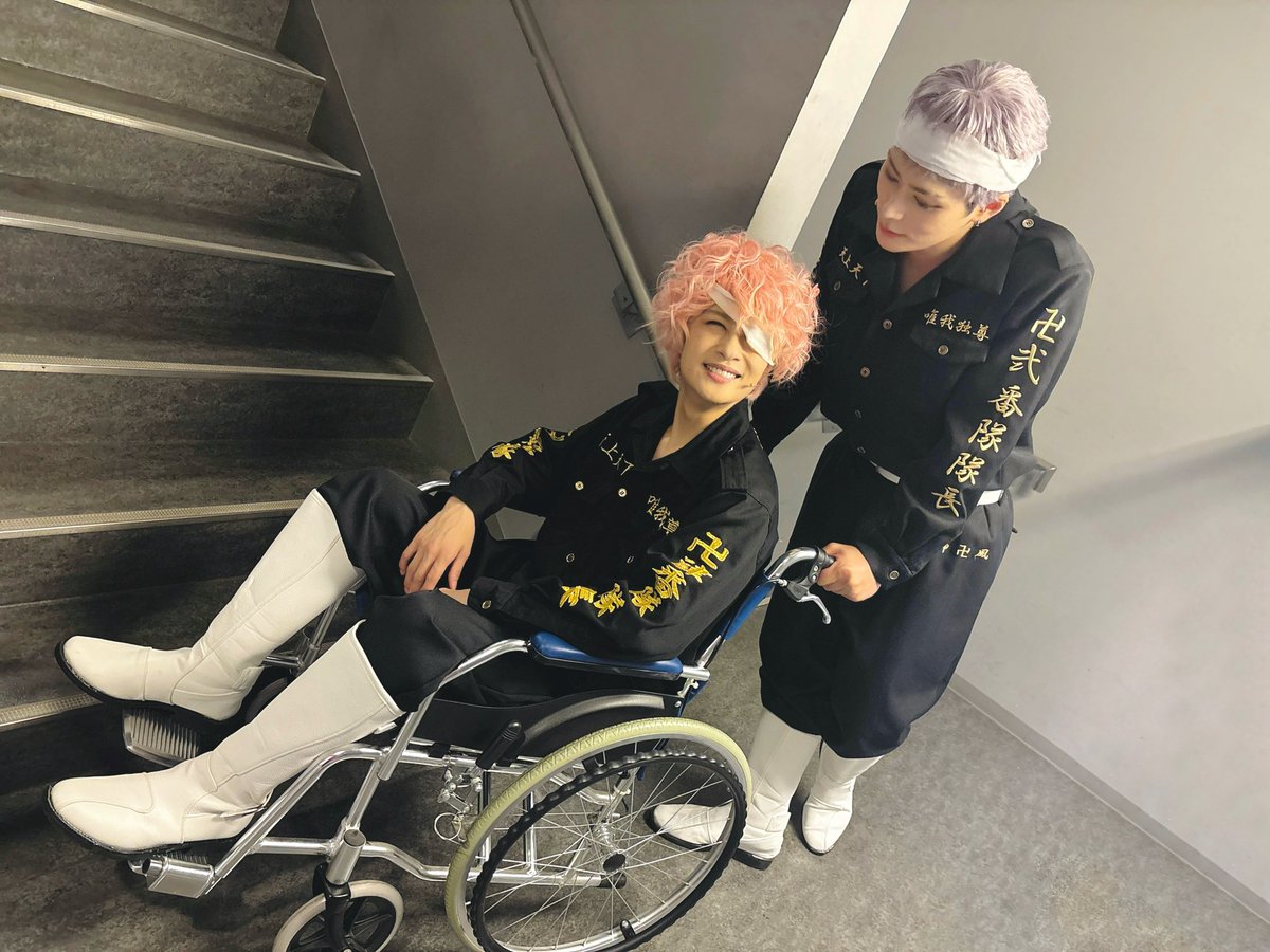 ohmi_takuto's tweet photo. 舞台『 東京リベンジャーズ ーThe LAST LEAP－』
本日もありがとうございました🤝💥

今回、僕の大好きなシーンが出来て幸せなのです。
原作読んでる時からまじでずっとやりたかったの。
それに相手役が莉多なのもまじで嬉しいの。

残り3公演も丁寧にいきます👨‍🦽！！
#リベステ
#三ツ谷隆
#河田ナホヤ https://t.co/WfEuA4KSta