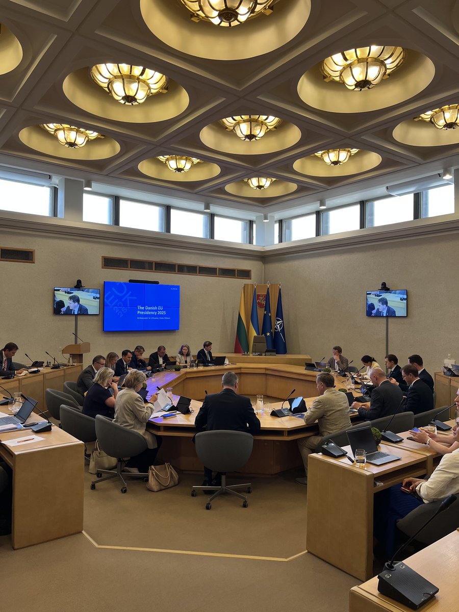 DKAMBinLT's tweet image. Meeting the 🇱🇹 Governmental European Union Commission on 🇩🇰 Presidency priorities. Common ground for cooperation toward a secure, competitive and green Europe in the six months ahead! Thanks to Vice-Minister of Foreign Affairs @SigitasMitkus for chairing. #eu2025dk