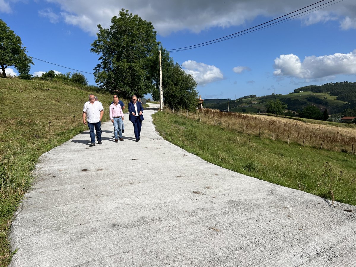 cantabriaes's tweet photo. ✅ El Gobierno somete a información pública el anteproyecto para la ejecución de la senda peatonal y ciclista #Cicero #Montehano con un presupuesto de casi 4 millones de euros
👉 Fomento mejorará el firme de los accesos a #LaBodega y #Moncalían
ℹ️ https://t.co/29rDhDiKwQ https://t.co/7N0IvwuzTs