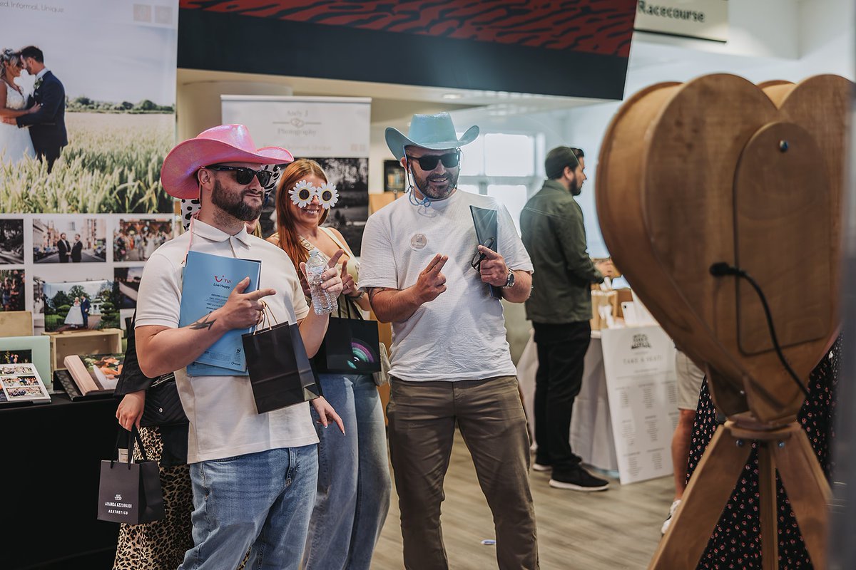 Red Event Wedding Planning & Fairs tweet media