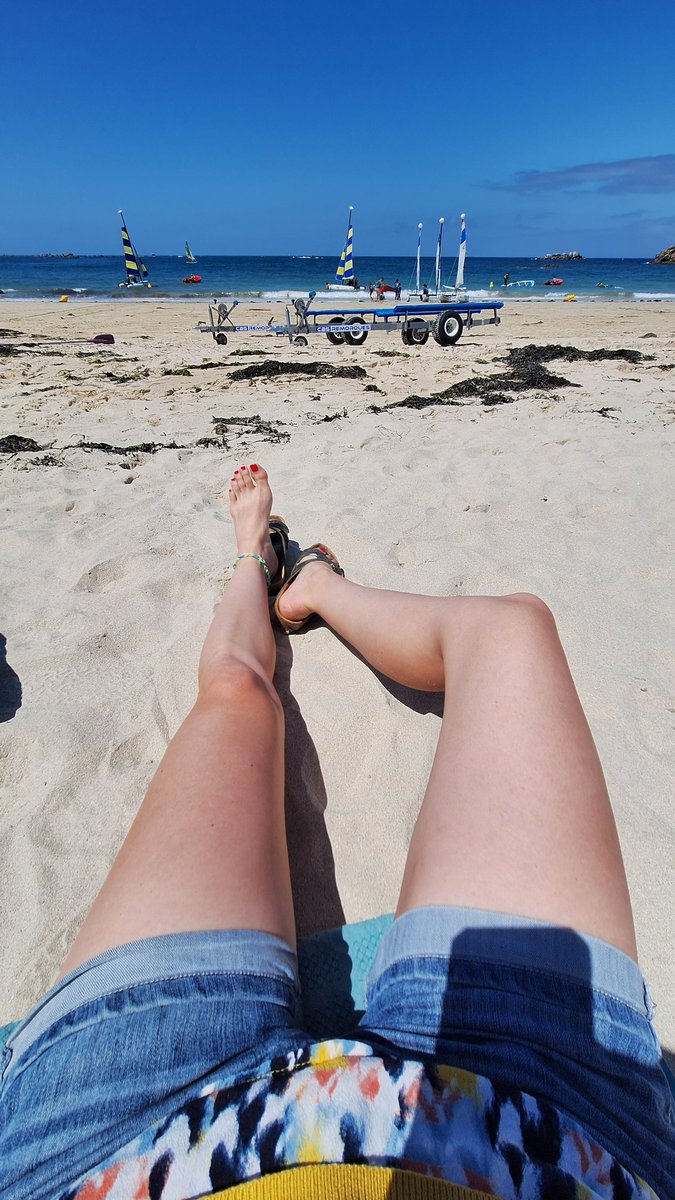 leslounas's tweet photo. Série plage! #foot #sea #Breitz https://t.co/BNFOChakog