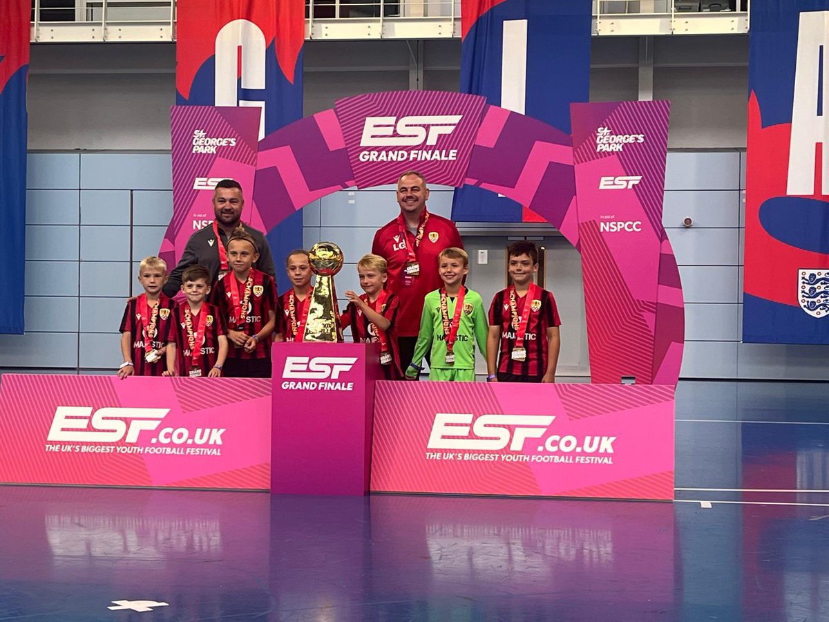 🏆 CHAMPIONS OF CHAMPIONS! 🏆

Huge congratulations to Ryan Wade’s U8s who’ve gone and done it — winning the Champions of Champions Cup, the biggest prize in grassroots football! 

You only get there by winning the Butlin’s Weekender… and they’ve conquered both! 👏

#WRFC
