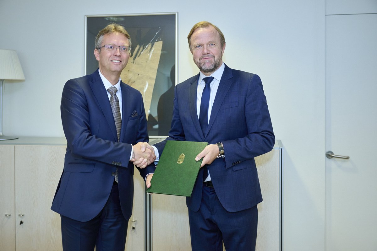 DSGBjornBerge's tweet image. Thank you for an important exchange, the ratification of the Saint-Denis Convention, and for your support to the @coe ; Mr Balasz Hanko, Minister of Culture and Innovation of Hungary 🇭🇺