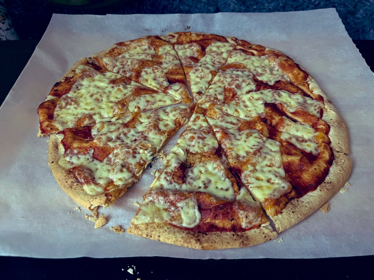 Agent99c's tweet image. Late night drunk Lebanese bread cheese pizza #latenight #pizza #cheese #drunk