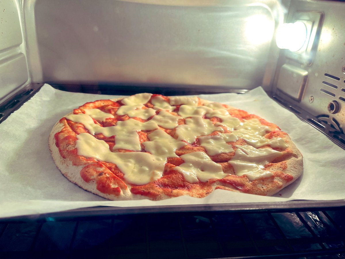 Agent99c's tweet image. Late night drunk Lebanese bread cheese pizza #latenight #pizza #cheese #drunk