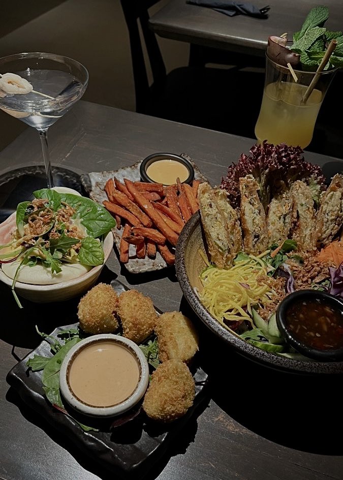 luiminus's tweet image. Dinner date with mom! 💗