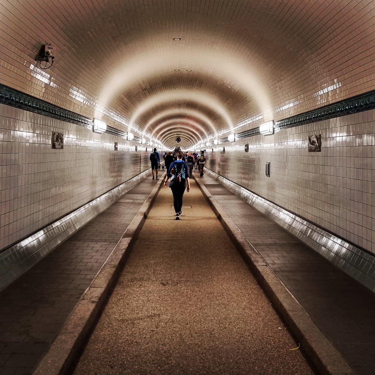 Christi89558034's tweet photo. Am 04.07.2025 um 22Uhr in den Nachtmammutmarsch in Hamburg gestartet und gg. 04:40Uhr, nach 30 Kilometern, wieder im Ziel angekommen. Harte Nummer, da nur Asphaltwege, aber hat Spaß gemacht. https://t.co/FNndYElL4m