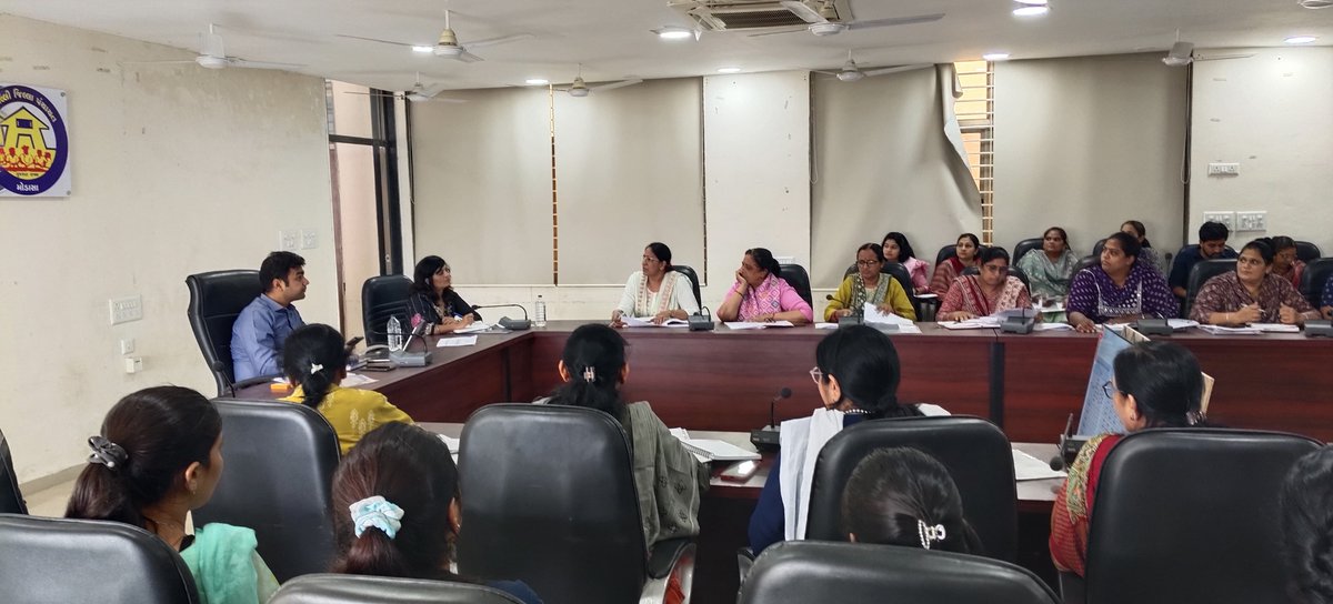 આજ રોજ માન.જિલ્લા વિકાસ અધિકારી સાહેબશ્રીની અધ્યક્ષતામાં સીડીપીઓશ્રી અને મુખ્ય સેવિકા બહેનોની યોજનાકીય માસિક રીવ્યુ મિટિંગ યોજવામાં આવેલ.<a href="/CollectorArv/">Collector & District Magistrate, Arvalli</a>