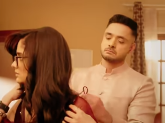 onlymanvik's tweet photo. Bro had come with hatred in his heart…and now look at him what he's doing(Pati ka Dharam)😌isko nafrat karnai nhi aata..
#Mannat #ManVik #AyeshaSingh #AdnanKhan https://t.co/1HfWRUi7er