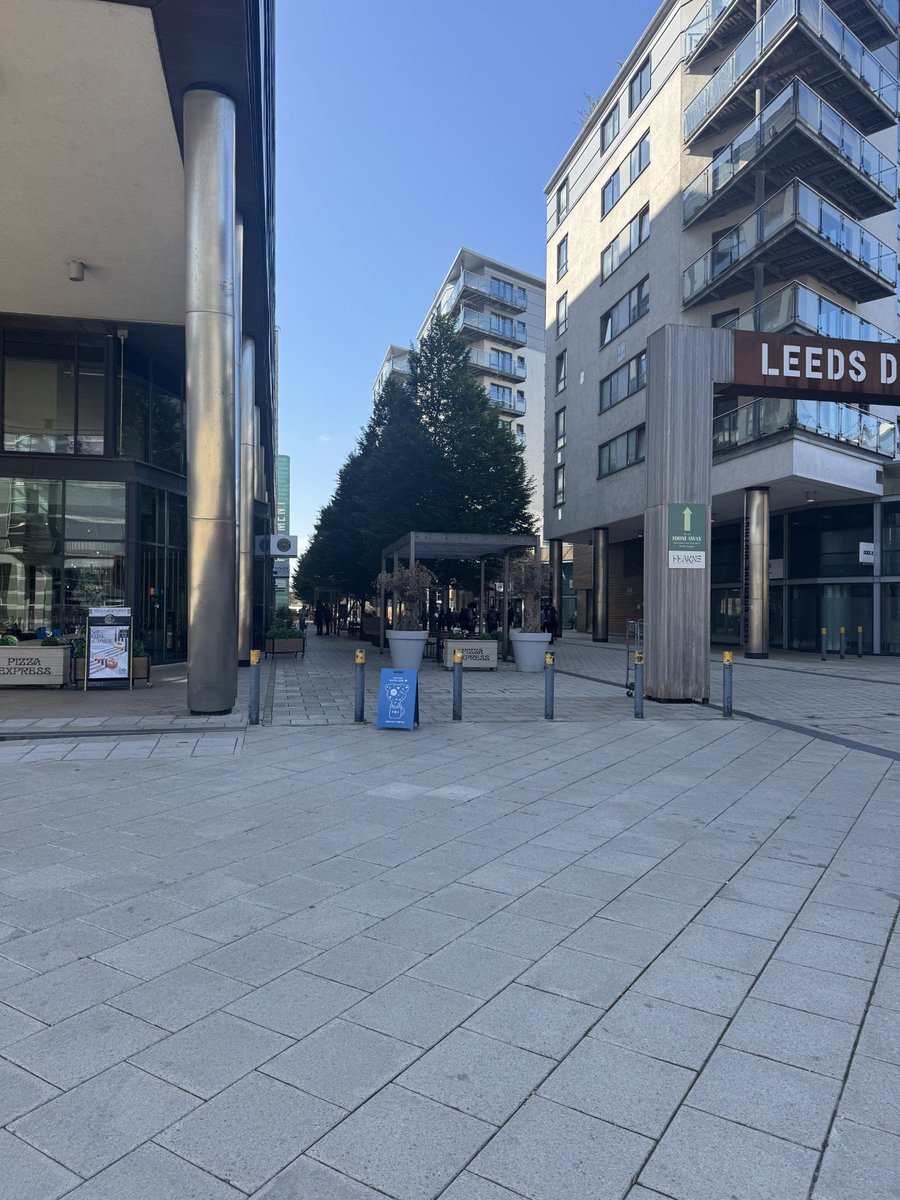 gorse_ruth's tweet image. 📢🌎☀️Geography students have enjoyed their fieldtrip to @LeedsDock for GCSE #geography #GCSE #fieldtrip #sunshine