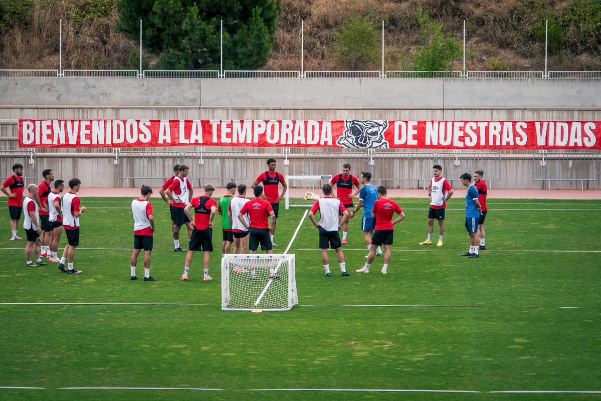 Etienne Eto’o Pineda (@etienneep10) on Twitter photo Feliz de formar parte un año más de este gran grupo humano!
Vamos a por la 25/26
📸 <a href="/cesarvallejorgz/">César Vallejo</a> Feliz de formar parte un año más de este gran grupo humano!
Vamos a por la 25/26
📸 <a href="/cesarvallejorgz/">César Vallejo</a>