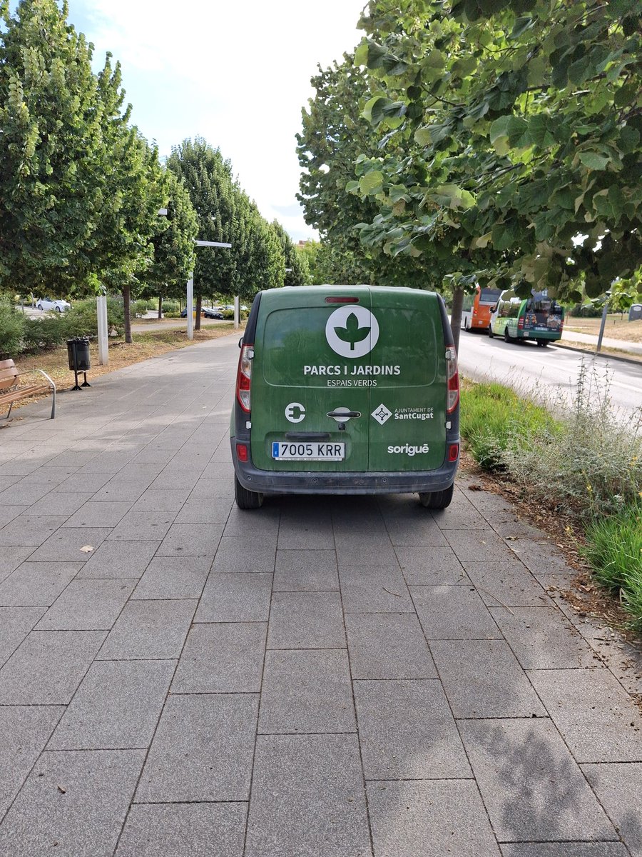 Voreres Sant Cugat del Vallès (@voreressantcu) on Twitter photo Les places a <a href="/ajsantcugat/">Aj. Sant Cugat</a> no son per la gent, son pels cotxes.
És molt més important que sota l'ombra estiguin els motors, no les persones. Com sempre, patrocinat per <a href="/juntsxstc/">Junts per Sant Cugat 🎗</a> i <a href="/ercsantcugat/">Esquerra Sant Cugat</a> Les places a <a href="/ajsantcugat/">Aj. Sant Cugat</a> no son per la gent, son pels cotxes.
És molt més important que sota l'ombra estiguin els motors, no les persones. Com sempre, patrocinat per <a href="/juntsxstc/">Junts per Sant Cugat 🎗</a> i <a href="/ercsantcugat/">Esquerra Sant Cugat</a>