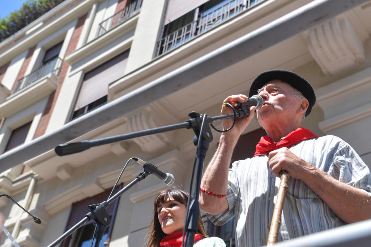 🌹 Un año más, recordamos a German Rodríguez, asesinado a tiros en los Sanfermines de 1978.

Han intentado durante 47 años que cayer en el olvido, pero no lo han conseguido. El reconocimiento como víctima por impulso de EH Bildu es un avance en la verdad, justicia y reparación.