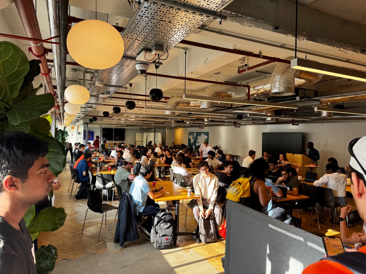 🚨🪿 Goose sighting.

From London to Berlin, this feathery chaos agent keeps showing up at World Wild Web Hack Nights.

Both events: SOLD OUT.

Dozens of AI projects built in a single evening.

👀 Can you spot her in the crowd?

Co-hosted with <a href="/CloudflareDev/">Cloudflare Developers</a>. In collaboration