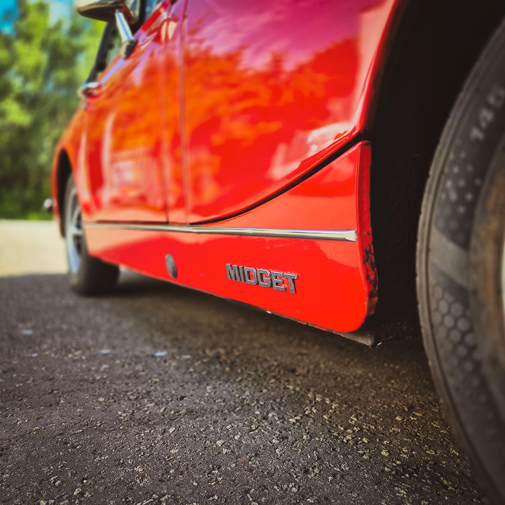 Today in the workshop, we have this fantastic little 1974 MG Midget. This little gem has starting issues, low compression, and cooling problems that we need to fix. #ClassicCars #VintageCars #VintageStyle #MGMidget