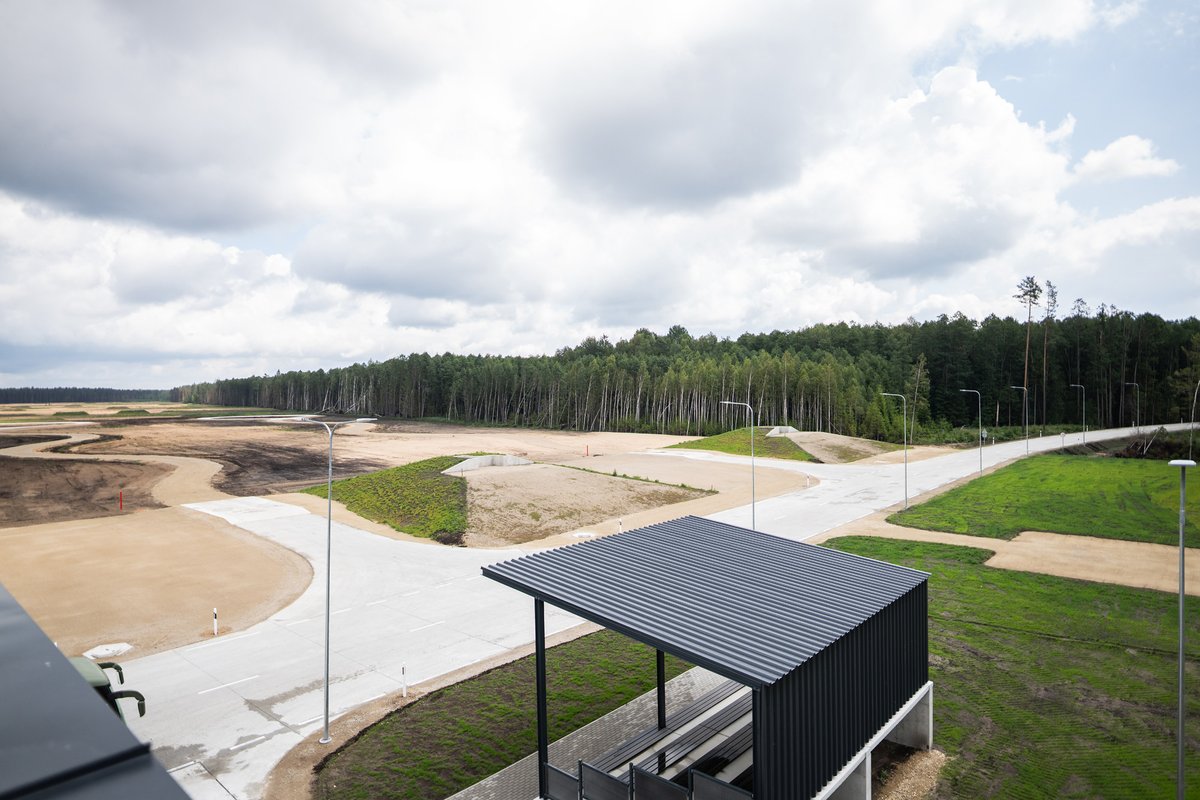 Lithuanian_MoD's tweet photo. 🇱🇹 The Rūdninkai military camp is being developed ahead of schedule. This is the largest defence infrastructure project in Lithuania’s history – it will be completed on time and to the highest standards. A key step in hosting the German brigade and reinforcing NATO deterrence. https://t.co/Ear6o1N9zK