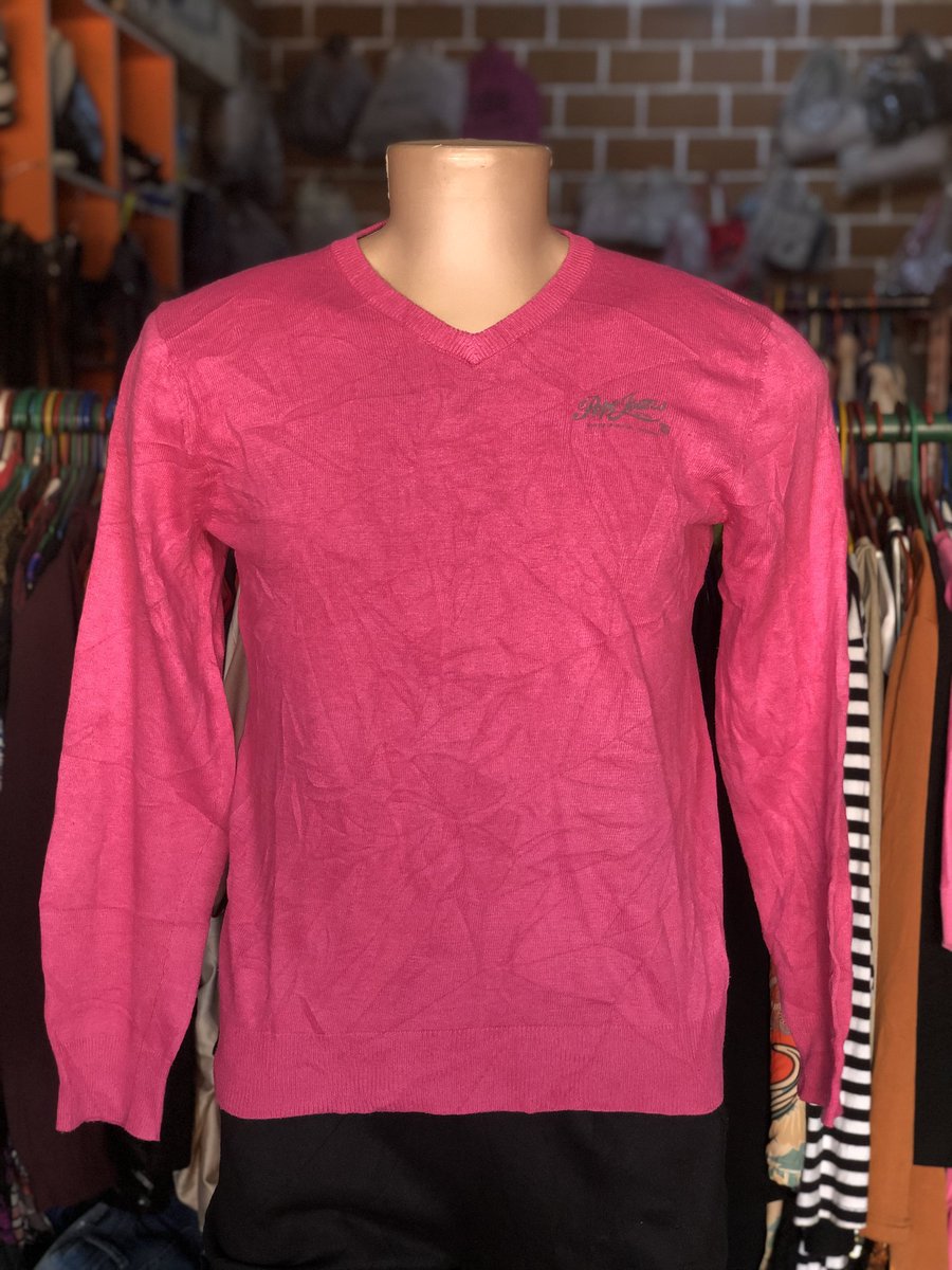 Size: L
Price: ₦6,500
.
.
🙏kindly send a DM or Visit our store (Shop A5, Arab market, Kubwa, Arab road, Abuja).
OR 
WhatsApp - 08147245724 (Link on my Bio) 
.
.
#thrift #pullover #cardigan
#fypシ #thrift #explore #menwears #abuja