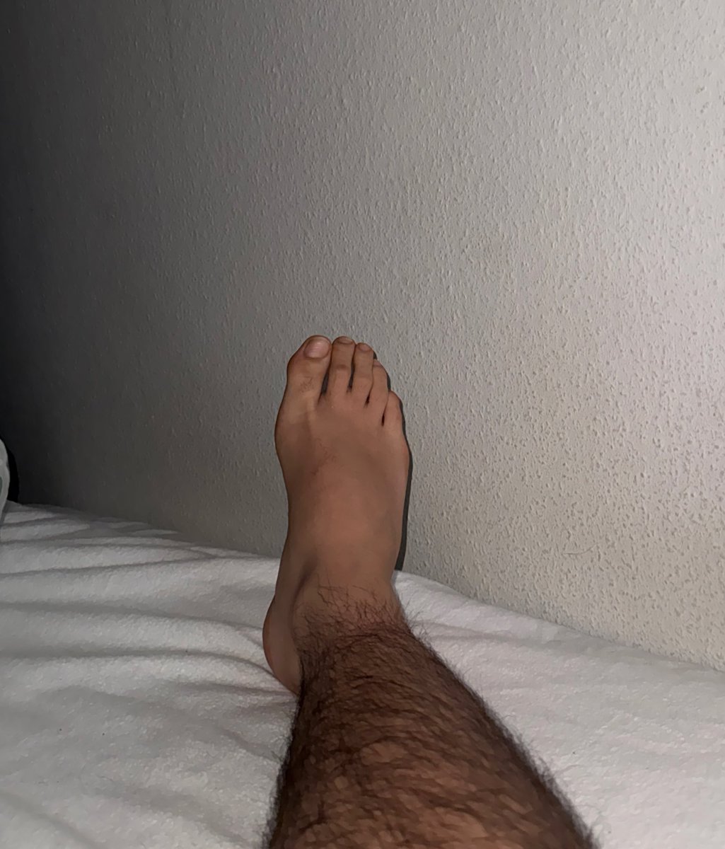 Dein Alpha will dass du seine Füße küsst und repostest sklave😈

#alpha #findom #cashmaster #malefindom #alphafeet #feet
#teenboyfeet #teenfeet