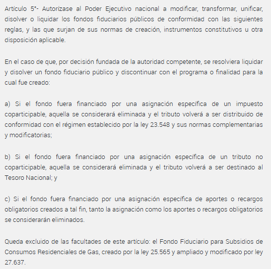 Juli_Strada's tweet photo. Hoy de repente muchos diputados muestran preocupación por la destrucción de organismos estratégicos del Estado. Léase INTI, INTA, VIALIDAD, INSTITUTO DEL CÁNCER, sólo por mencionar los últimos atacados. 
Pero hay que tener memoria:
1) La ley Bases tuvo 142 votos afirmativos en general, y las facultades delegadas en particular tuvieron 135 votos afirmativos. Pocos se bajaron de votarle superpoderes a Milei. El gobierno contó con aliados para hacer este desastre. Las actas son públicas. 
2) Nuestro bloque UxP votó siempre en contra y explicó el 93% de los votos que rechazaron Ley Bases. UxP aportó 98 diputados rechazando sobre un total de 106 rechazos.
3) Miren lo que le votaron a Milei: el Capítulo Reforma del Estado otorgó poder para transformar y desguazar organismos (el art. 3), empresas públicas (el art. 4) y fondos fiduciarios (el art. 5). Además le dieron poder para la intervención de organismos (el art. 6). Vean abajo los artículos de la Ley. 
4) Todavía me acuerdo de algunos aliados del gobierno queriendo hacerse los patriotas, metiendo organismos entre las excepciones de disolución del Art. 3. En castellano, decían "le 'damos la herramienta' al gobierno pero ojo porque estamos preservando que algunas cosas no se disuelvan" MIENTRAS LE DABAN SUPERPODERES PARA HACER COSAS SIMILARES O PEORES QUE DISOLVER. ¿Saben lo que estaba en esa lista de "salvataje"? INTI e INTA. Hoy los vacían, cambian funciones, desjerarquizan: porque esos aliados les dieron el poder para hacer lo que quisieran. Desde UxP lo dijimos: había que rechazar sin matices.
- Si los aliados al gobierno se arrepintieron: hay una salida. Ir al recinto, dar quórum, y votar con mayoría simple el rechazo de los decretos delegados de Ley Bases. Y así preservar activos estratégicos y funciones esenciales de organismos públicos, empresas y fondos fiduciarios.