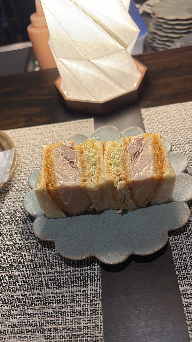 a_no_lll's tweet photo. これがデザートを名乗ることが許されたカツサンド https://t.co/i8ReTWJXzX