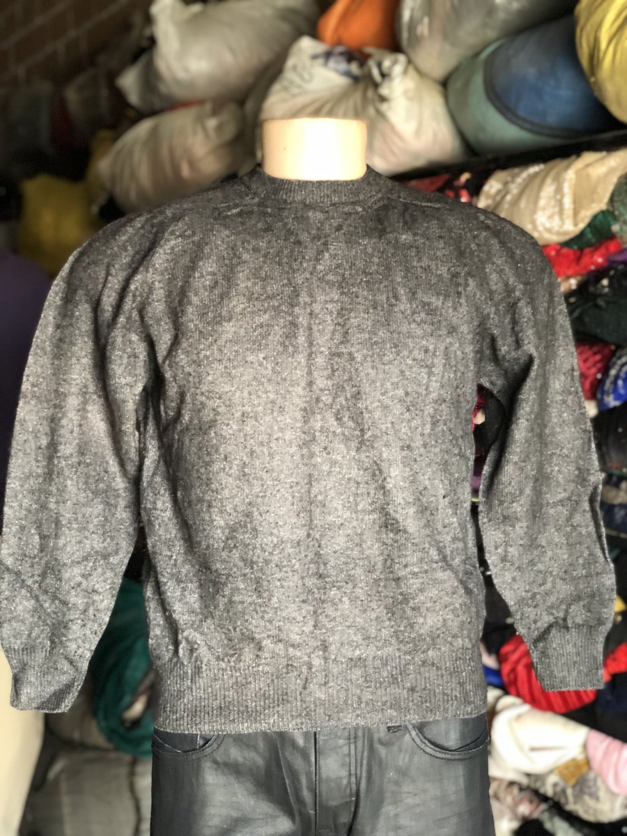 Size: M 
Price: ₦6,500
.
.
🙏kindly send a DM or Visit our store (Shop A5, Arab market, Kubwa, Arab road, Abuja).
OR 
WhatsApp - 08147245724 (Link on my Bio) 
.
.
#thrift #pullover #cardigan
#fypシ #thrift #explore #menwears #abuja