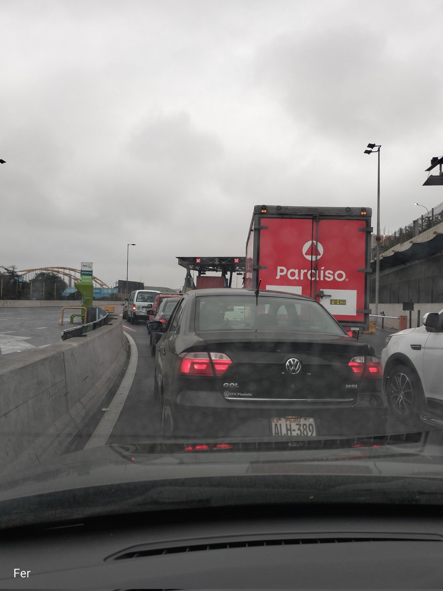 Se reporta accidente en el túnel de la línea amarilla que está al costado del estadio de Sporting Cristal...