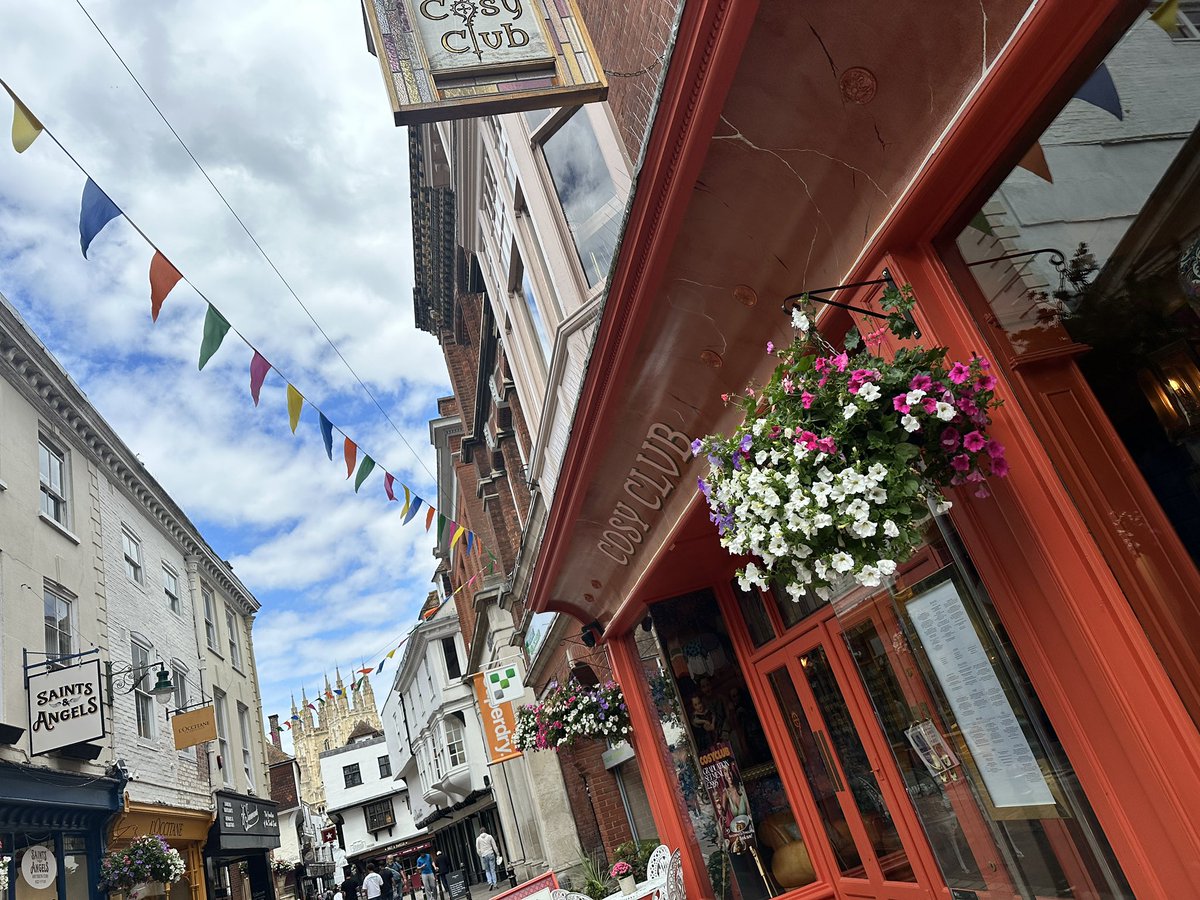 clubmirrormag's tweet photo. Great meeting with our data partner in Canterbury and the perfect lunch venue - Cosy Club 😀 https://t.co/vq9uUrQo1Z
