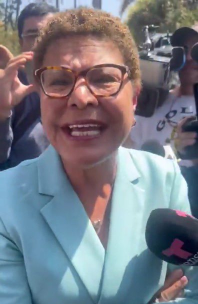 🚨😭CRYBABY ALERT: MAYOR BASS THROWS TANTRUM AT ICE RAID LIKE IT’S HER BACKYARD BBQ

Mayor Karen Bass pulled up to a federal immigration raid yelling “leave right now!” like she caught ICE sneaking the last hot dog at her cookout. 

Spoiler: She has zero authority over Federal