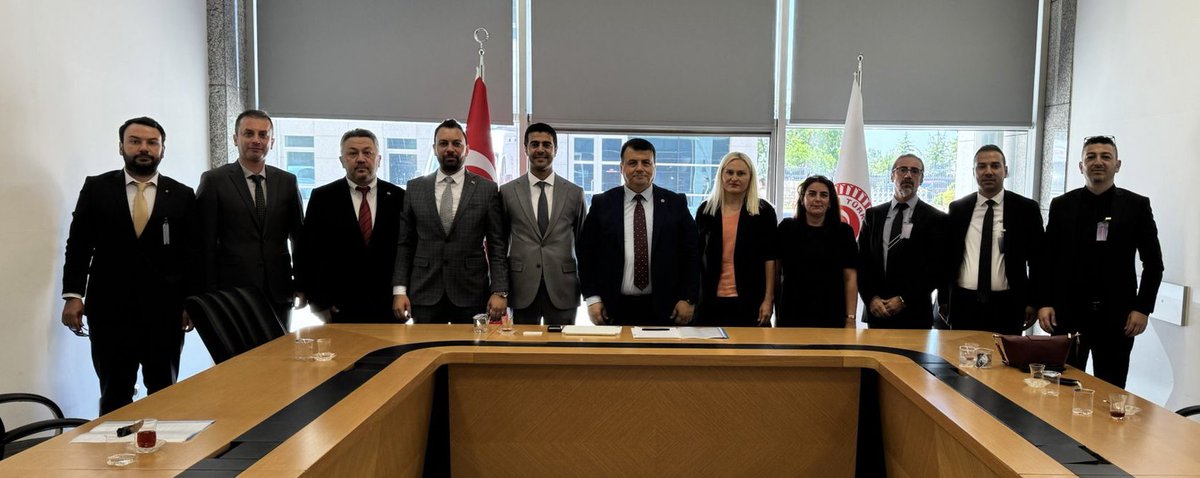 Tanju K. (Bilgisayar Yüksek Mühendisi) 🇹🇷🇹🇷 (@bilyukmuhtanjuk) on Twitter photo CHP Bursa Milletvekili ve aynı zamanda Bilgisayar Mühendisi olan Sn. <a href="/mvhasanozturk/">Hasan ÖZTÜRK</a> 'e kamu kurum ve kuruluşlarında görev yapan kamu mühendislerine ve THS çalışanlarına verdiği destekten dolayı çok teşekkür ediyoruz.
Mühendislerin sorunlarını ile taleplerimizi görüştük ve CHP Bursa Milletvekili ve aynı zamanda Bilgisayar Mühendisi olan Sn. <a href="/mvhasanozturk/">Hasan ÖZTÜRK</a> 'e kamu kurum ve kuruluşlarında görev yapan kamu mühendislerine ve THS çalışanlarına verdiği destekten dolayı çok teşekkür ediyoruz.
Mühendislerin sorunlarını ile taleplerimizi görüştük ve