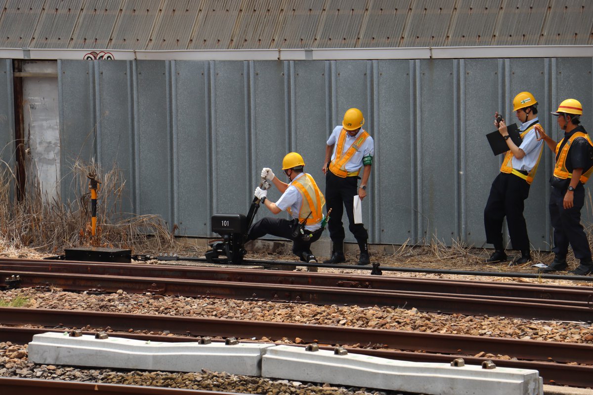 馬橋の転轍機、死ぬほど重かったらしく叫びながら転換してた