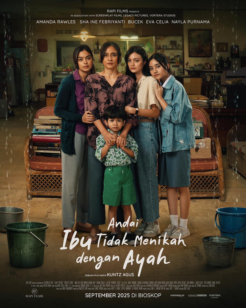 SCP_Films's tweet photo. Kita selalu ingin cerita kita didengar. Tapi... Apa kita pernah benar-benar mendengar cerita Ibu? 🥺 

Andai Ibu Tidak Menikah Dengan Ayah tayang September 2025 di bioskop.

#AndaiIbuTidakMenikahdenganAyah #AndaiIbu #TeaserPoster https://t.co/VtBUOO90MM