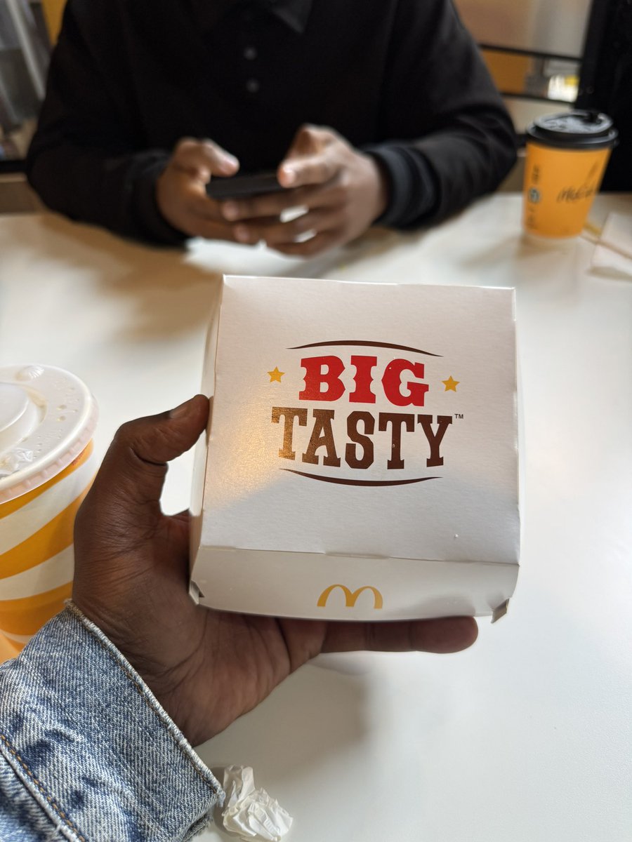 _Munakisi's tweet image. Day well spent with @McDonalds_SA  @GALXBOY yahhhh it’s back it’s the Big Tastey #McDonaldsxGalxBoy #UnlockTheDrip