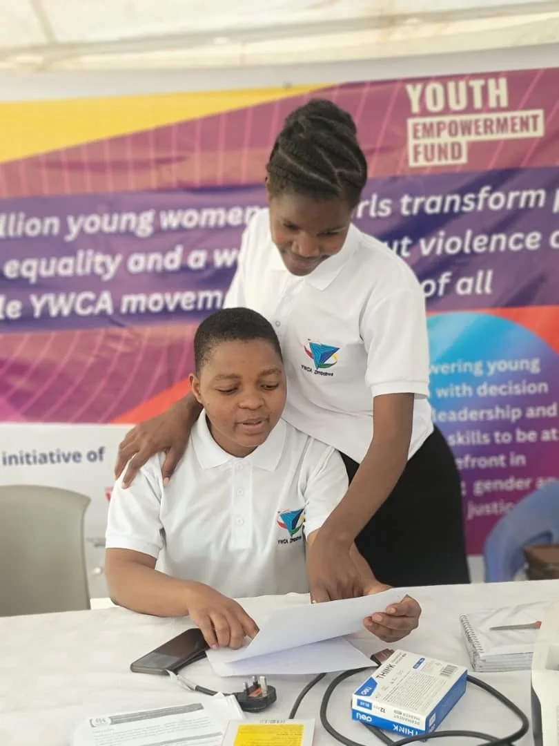 Camfed's tweet image. 🔥 Shoutout to Nyasha & Shelter from the #CAMFEDsisterhood who are joining YWCA Zimbabwe’s national youth program! 🌱 They'll get leadership training, mentorship & support to lead community-driven change. They're ready to raise awareness & rally others! 💪🏿🌟 #ZimbabweLeadership