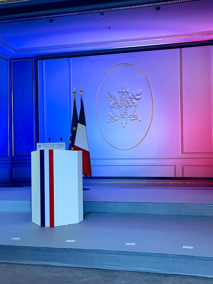 DucroquetSamuel's tweet image. Magnifique cérémonie de remise d’insignes dans les ordres nationaux, aux membres de l’équipe masculine de #VolleyBall - double championne olympique en titre 🥇
#Tokyo2020 #Paris2024 …