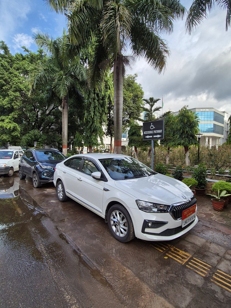 hoomantic's tweet image. At Nepal House Secretariat - 

Good to see accessible pathways for persons with disabilities 

Not so good when those same pathways are blocked 

#ClearThePath #AccessiblityMatters #BarrierFree #DiabilityRights 

@HemantSorenJMM 
#Ranchi