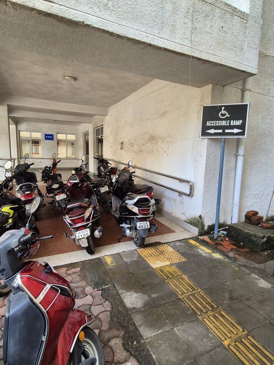 hoomantic's tweet image. At Nepal House Secretariat - 

Good to see accessible pathways for persons with disabilities 

Not so good when those same pathways are blocked 

#ClearThePath #AccessiblityMatters #BarrierFree #DiabilityRights 

@HemantSorenJMM 
#Ranchi