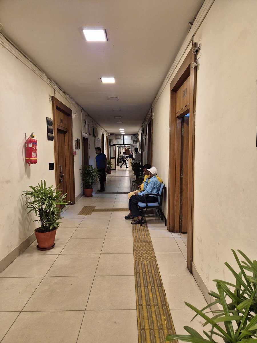 hoomantic's tweet image. At Nepal House Secretariat - 

Good to see accessible pathways for persons with disabilities 

Not so good when those same pathways are blocked 

#ClearThePath #AccessiblityMatters #BarrierFree #DiabilityRights 

@HemantSorenJMM 
#Ranchi