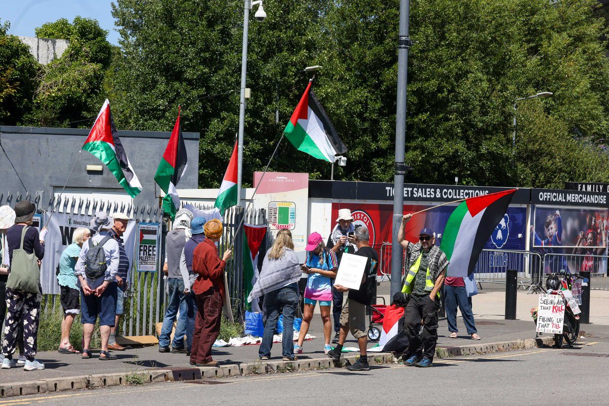 Tristan Cork Post (@tristancorkpost) on Twitter photo Protesters have blocked the entrance to Ashton Gate Stadium in South Bristol this afternoon.
The stadium is hosting an arms fair/military convention today.
📷<a href="/PaulGillisphoto/">PaulGillisphoto</a> Protesters have blocked the entrance to Ashton Gate Stadium in South Bristol this afternoon.
The stadium is hosting an arms fair/military convention today.
📷<a href="/PaulGillisphoto/">PaulGillisphoto</a>