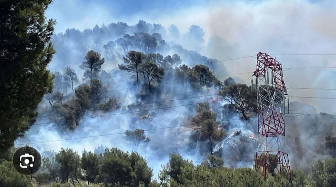 Soutien aux marins-pompiers qui luttent contre un énorme feu en ce moment même aux Pennes-Mirabeau.
Courage à tous !
#Pompiers13 #Marseille